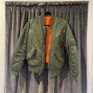 Alpha Industries MA-1 W Bomber in Sage